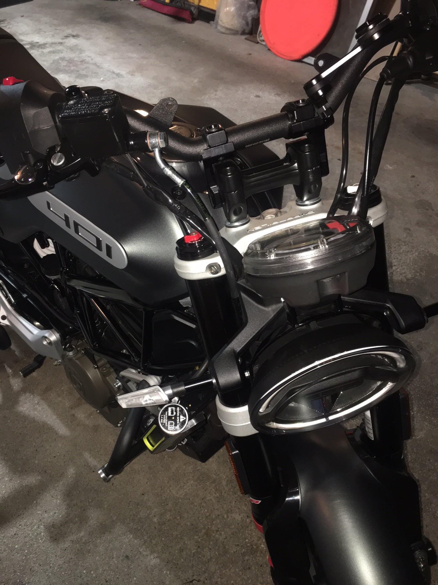 KTM 390 & Husqvarna Svartpilen 401 1 3/4